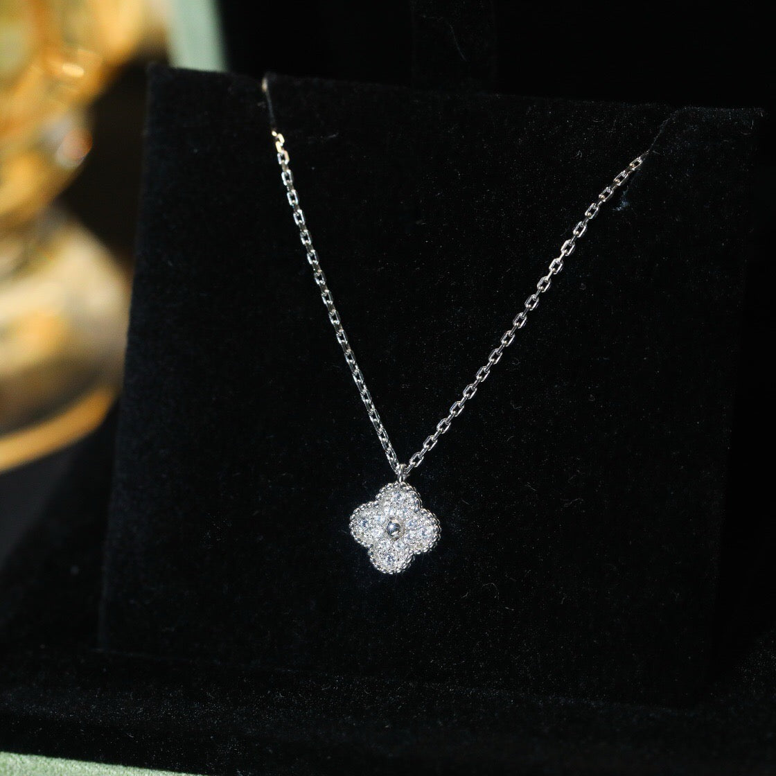 {
"Elowen jewels ": "Elowen jewels ",
"CLOVER MINI 9.5MM PENDANT DIAMOND NECKLACE": "クローバー ミニ 9.5mm ダイヤモンド ペンダントネックレス"
}
