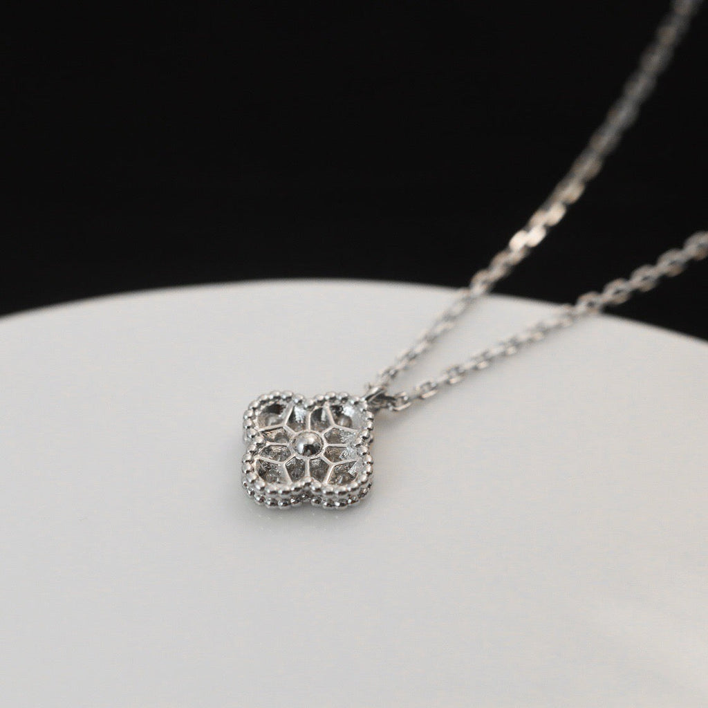 {
"Elowen jewels ": "Elowen jewels ",
"CLOVER MINI 9.5MM PENDANT DIAMOND NECKLACE": "クローバー ミニ 9.5mm ダイヤモンド ペンダントネックレス"
}
