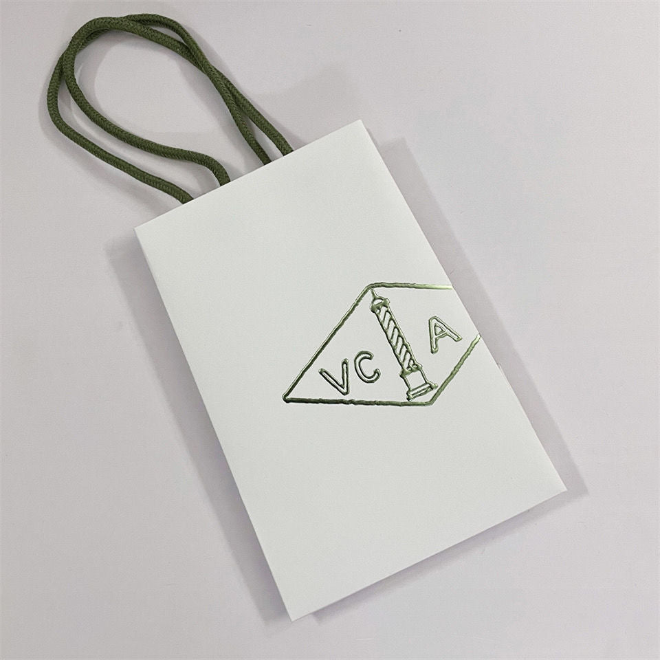 {
  "Elowen jewels": "Elowen jewels",
  "VA CLOVER BRACELET NECKLACE RING BOX GIFT BAG": "VA クローバー ブレスレット ネックレス リング ボックス ギフトバッグ"
}