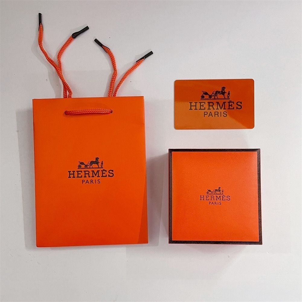{"Elowen jewels": "Elowen jewels", "HM BRACELET NECKLACE RING BOX GIFT BAG": "HM ブレスレット・ネックレス・リング用ボックス・ギフトバッグ"}