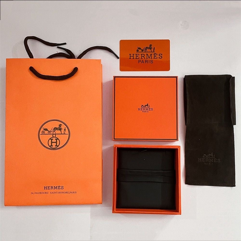 {"Elowen jewels": "Elowen jewels", "HM BRACELET NECKLACE RING BOX GIFT BAG": "HM ブレスレット・ネックレス・リング用ボックス・ギフトバッグ"}