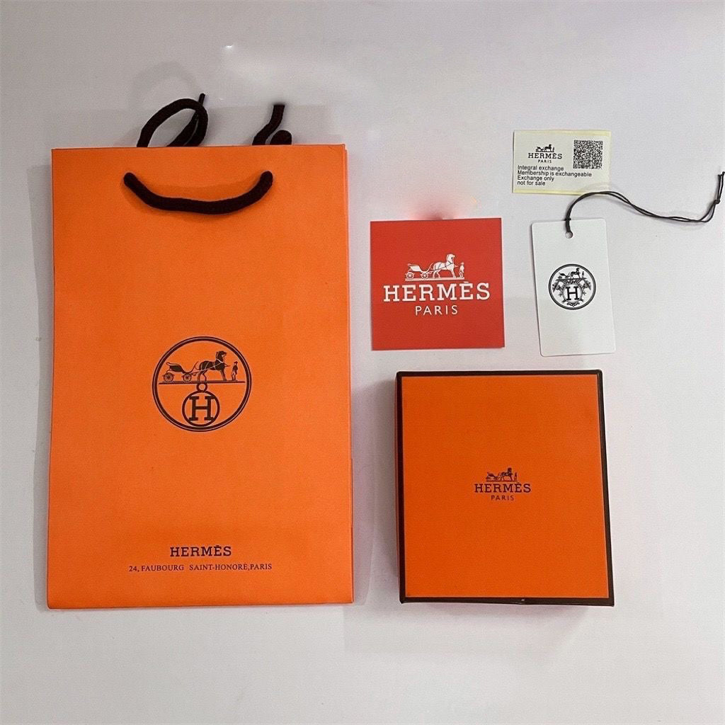 {"Elowen jewels": "Elowen jewels", "HM BRACELET NECKLACE RING BOX GIFT BAG": "HM ブレスレット・ネックレス・リング用ボックス・ギフトバッグ"}
