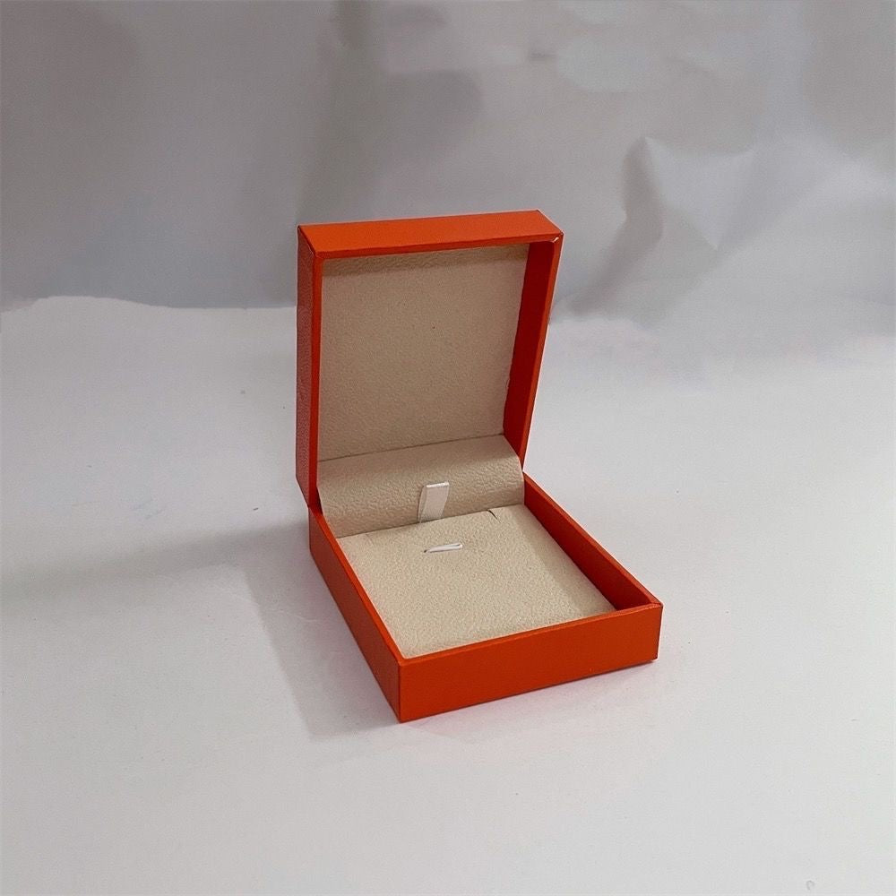 {"Elowen jewels": "Elowen jewels", "HM BRACELET NECKLACE RING BOX GIFT BAG": "HM ブレスレット・ネックレス・リング用ボックス・ギフトバッグ"}