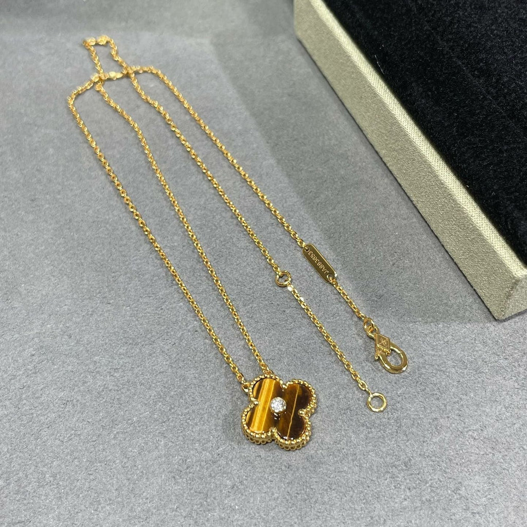 {
"Elowen jewels ": "Elowen jewels ",
"CLOVER 15MM DIAMOND AND YELLOW TIGER'S EYE AGATE necklace": "クローバー 15MM ダイヤモンド＆イエロータイガーアイ アゲート ネックレス"
}