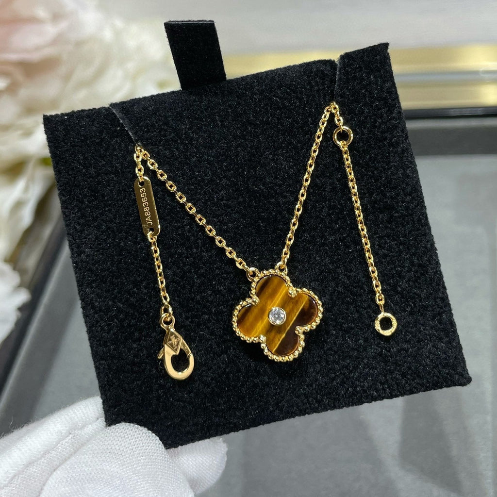 {
"Elowen jewels ": "Elowen jewels ",
"CLOVER 15MM DIAMOND AND YELLOW TIGER'S EYE AGATE necklace": "クローバー 15MM ダイヤモンド＆イエロータイガーアイ アゲート ネックレス"
}