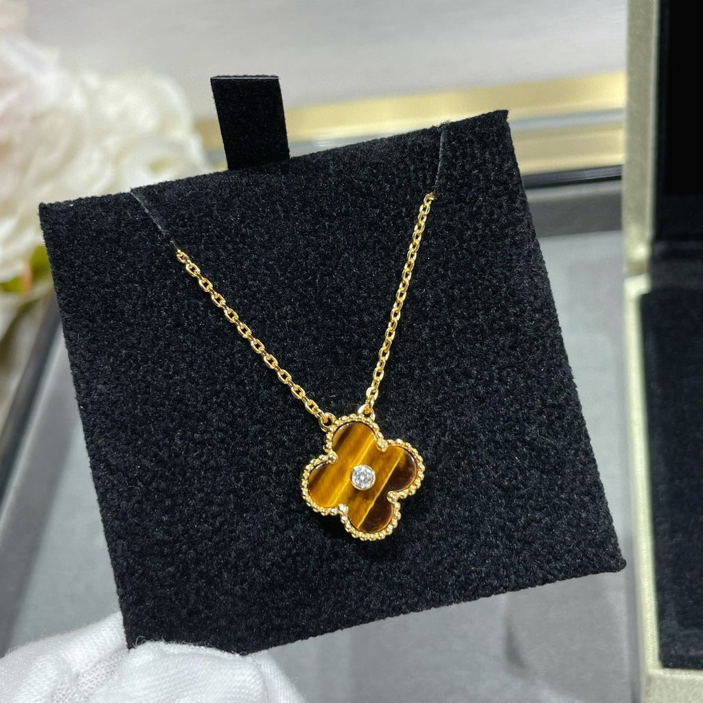 {
"Elowen jewels ": "Elowen jewels ",
"CLOVER 15MM DIAMOND AND YELLOW TIGER'S EYE AGATE necklace": "クローバー 15MM ダイヤモンド＆イエロータイガーアイ アゲート ネックレス"
}