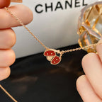 {
"Elowen jewels": "Elowen Schmuck",
"LUCKY CARNELIANS LADYBUG NECKLACE": "GLÜCKSBRINGER MARIENKÄFER-HALSKETTE MIT KARNEOLEN"
}