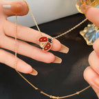 {
"Elowen jewels": "Elowen Schmuck",
"LUCKY CARNELIANS LADYBUG NECKLACE": "GLÜCKSBRINGER MARIENKÄFER-HALSKETTE MIT KARNEOLEN"
}