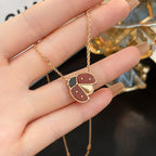 {
"Elowen jewels": "Elowen Schmuck",
"LUCKY CARNELIANS LADYBUG NECKLACE": "GLÜCKSBRINGER MARIENKÄFER-HALSKETTE MIT KARNEOLEN"
}