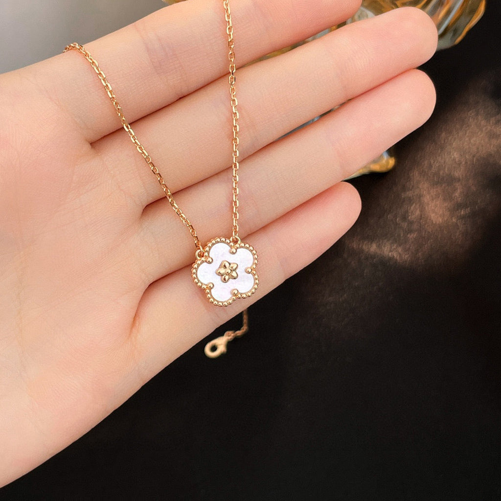 [Elowen jewels ]LUCKY  WHITE MOP  PLUM BLOSSOM NECKLACE