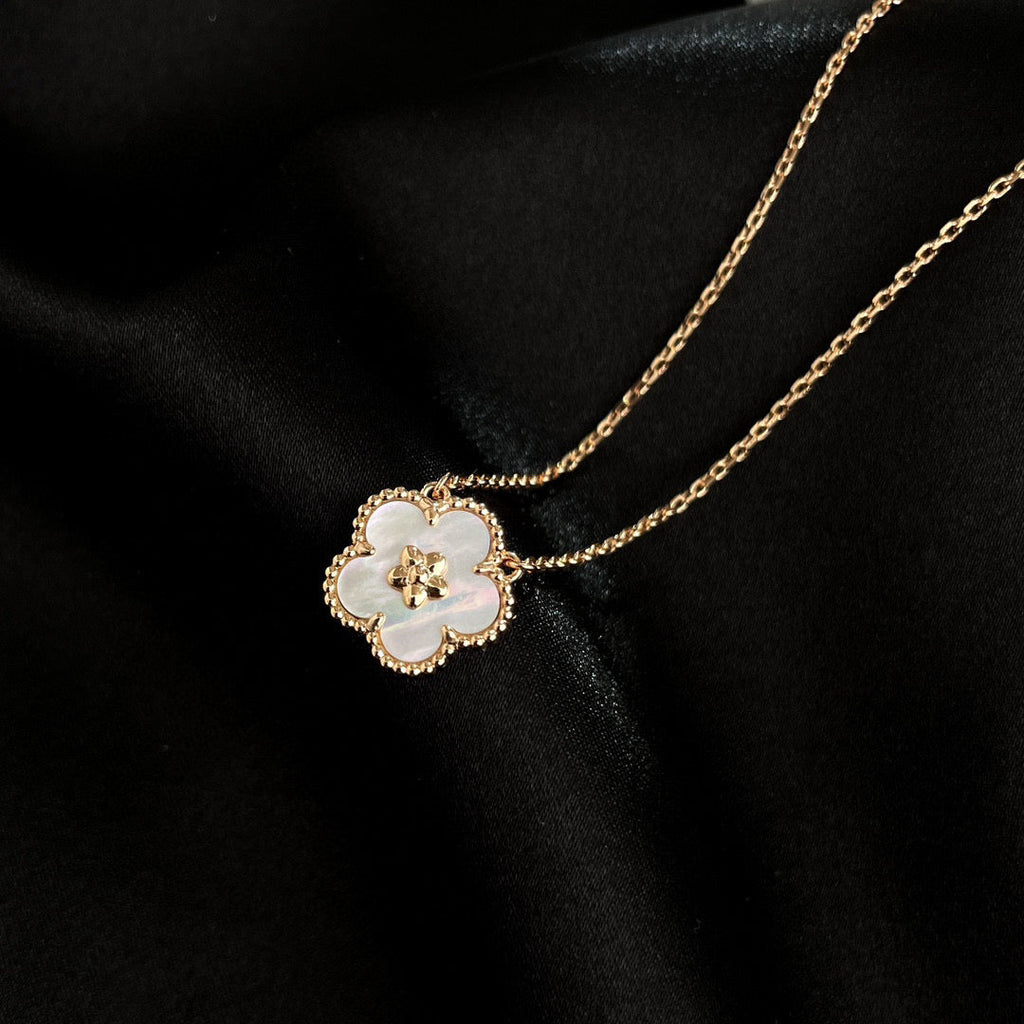 [Elowen jewels ]LUCKY  WHITE MOP  PLUM BLOSSOM NECKLACE