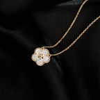 [Elowen jewels ]LUCKY  WHITE MOP  PLUM BLOSSOM NECKLACE