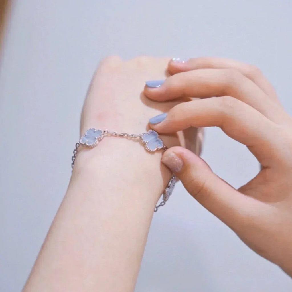 [Elowen jewels ] KOLLEKTION: CLOVER 5-MOTIV ARMBAND AUS LILA CHALCEDON