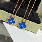{
"Elowen jewels": "Elowen jewels",
"CLOVER 15MM DIAMOND AND BLUE AGATE NECKLACE": "KLEEBLATT 15 MM DIAMANT- UND BLAUACHAT-HALSKETTE"
}
