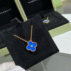 {
"Elowen jewels": "Elowen jewels",
"CLOVER 15MM DIAMOND AND BLUE AGATE NECKLACE": "KLEEBLATT 15 MM DIAMANT- UND BLAUACHAT-HALSKETTE"
}