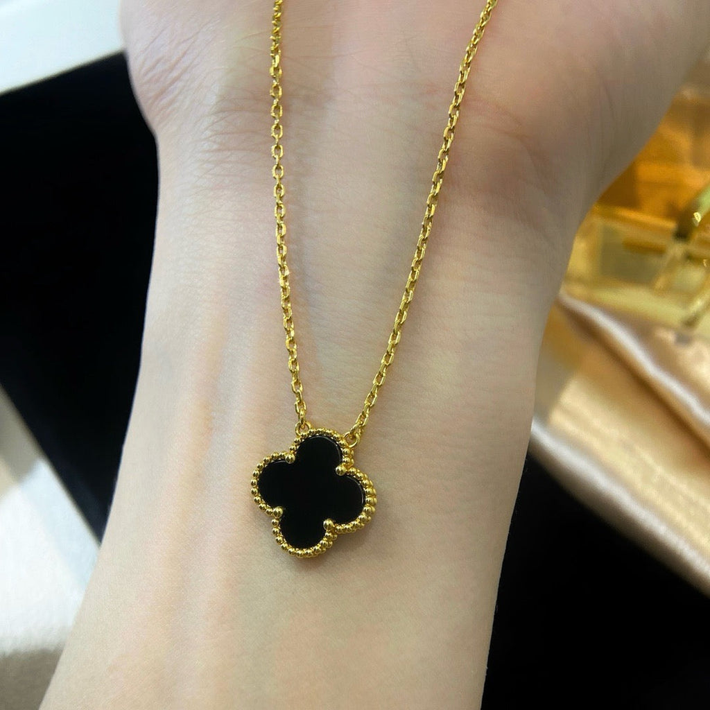 [Elowen jewels ]CLOVER 15MM BLACK ONYX SINGLE FLOWER NECKLACE