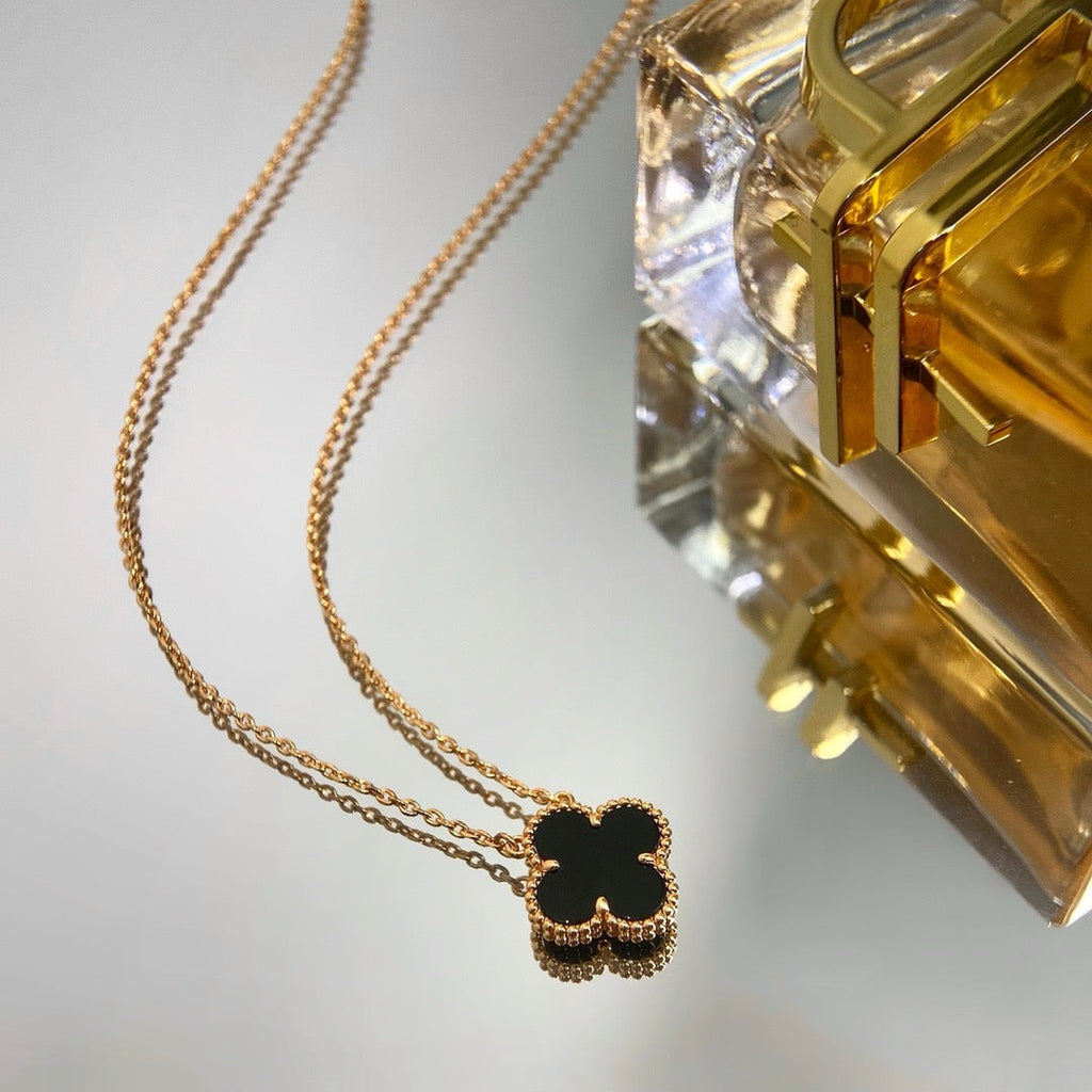 [Elowen jewels ]CLOVER 15MM BLACK ONYX SINGLE FLOWER NECKLACE