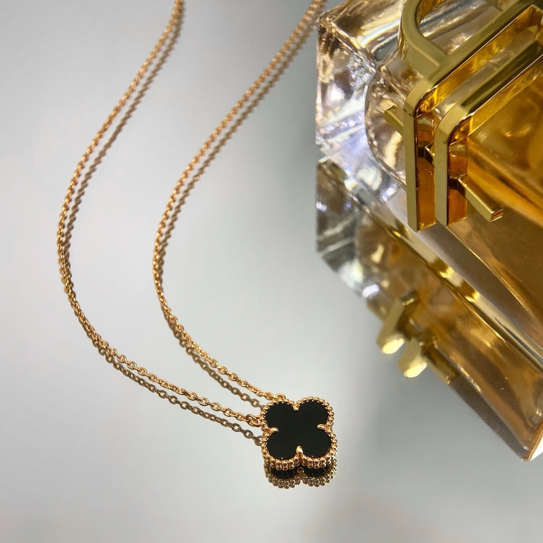 [Elowen jewels ]CLOVER 15MM BLACK ONYX SINGLE FLOWER NECKLACE