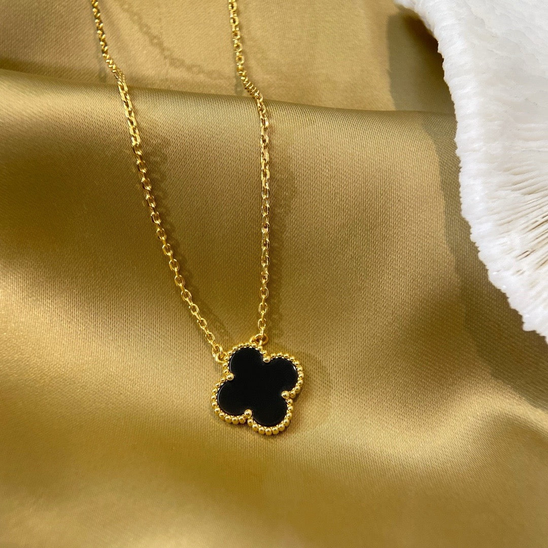 [Elowen jewels ]CLOVER 15MM BLACK ONYX SINGLE FLOWER NECKLACE