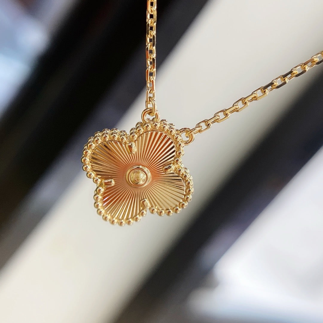 [Elowen jewels ]CLOVER 15MM LASER NECKLACE