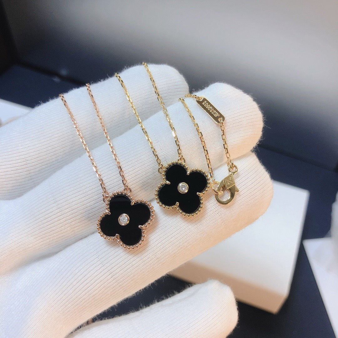 [Elowen jewels ]CLOVER 15MM DIAMOND ONYX HALSKETTE