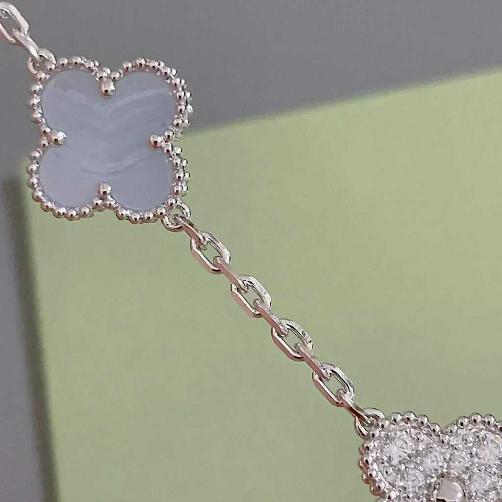 [Elowen jewels ] KOLLEKTION: CLOVER 5-MOTIV ARMBAND AUS LILA CHALCEDON