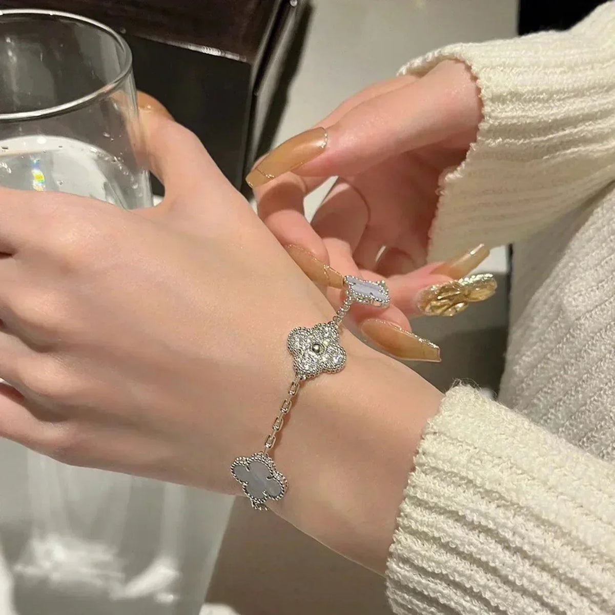 [Elowen jewels ] KOLLEKTION: CLOVER 5-MOTIV ARMBAND AUS LILA CHALCEDON