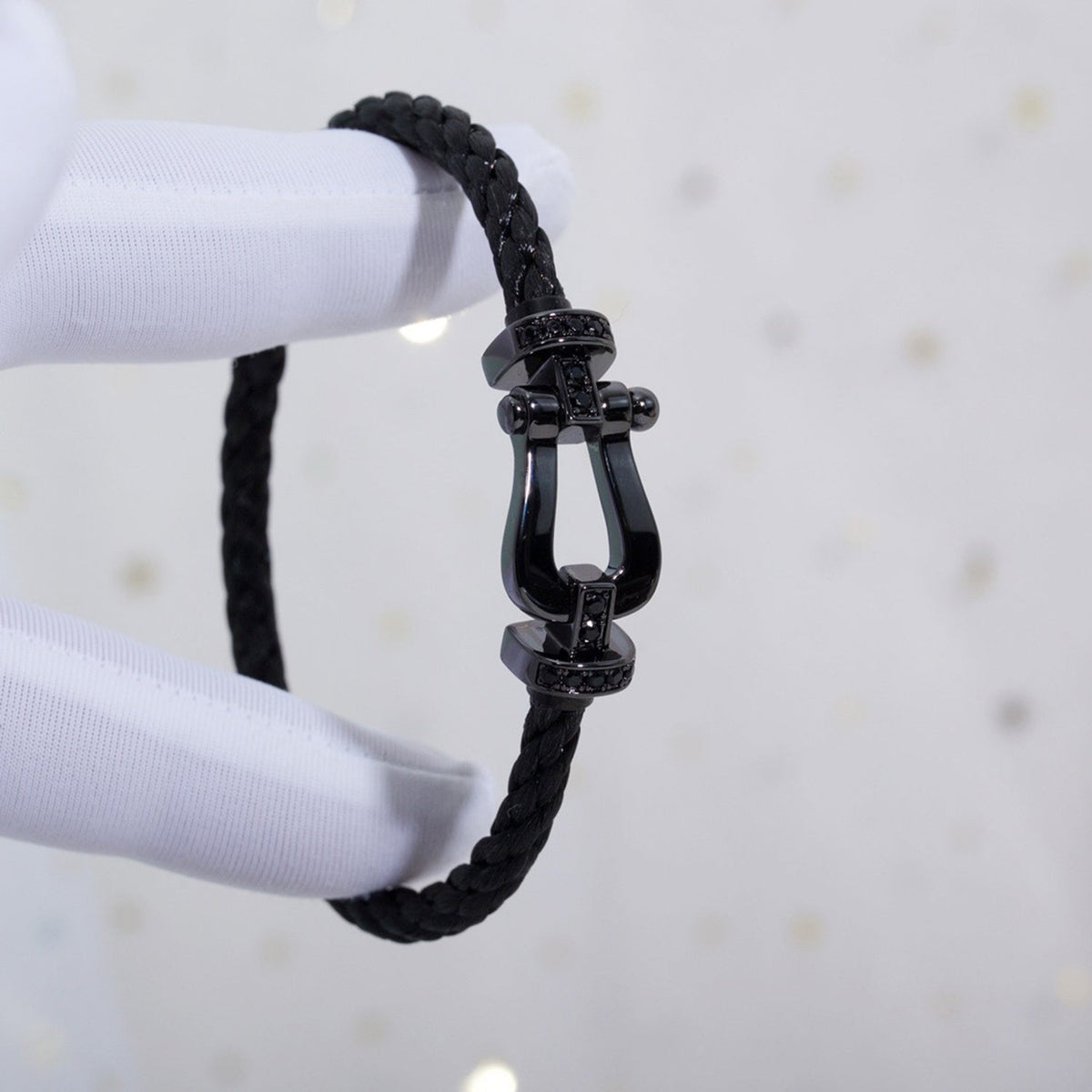 {
  "Elowen jewels": "Elowen jewels",
  "FORCE LARGE SERIES HORSESHOE BLACK SAMURAI BRACELET": "FORCE LARGE シリーズ ホースシュー ブラック サムライ ブレスレット"
}