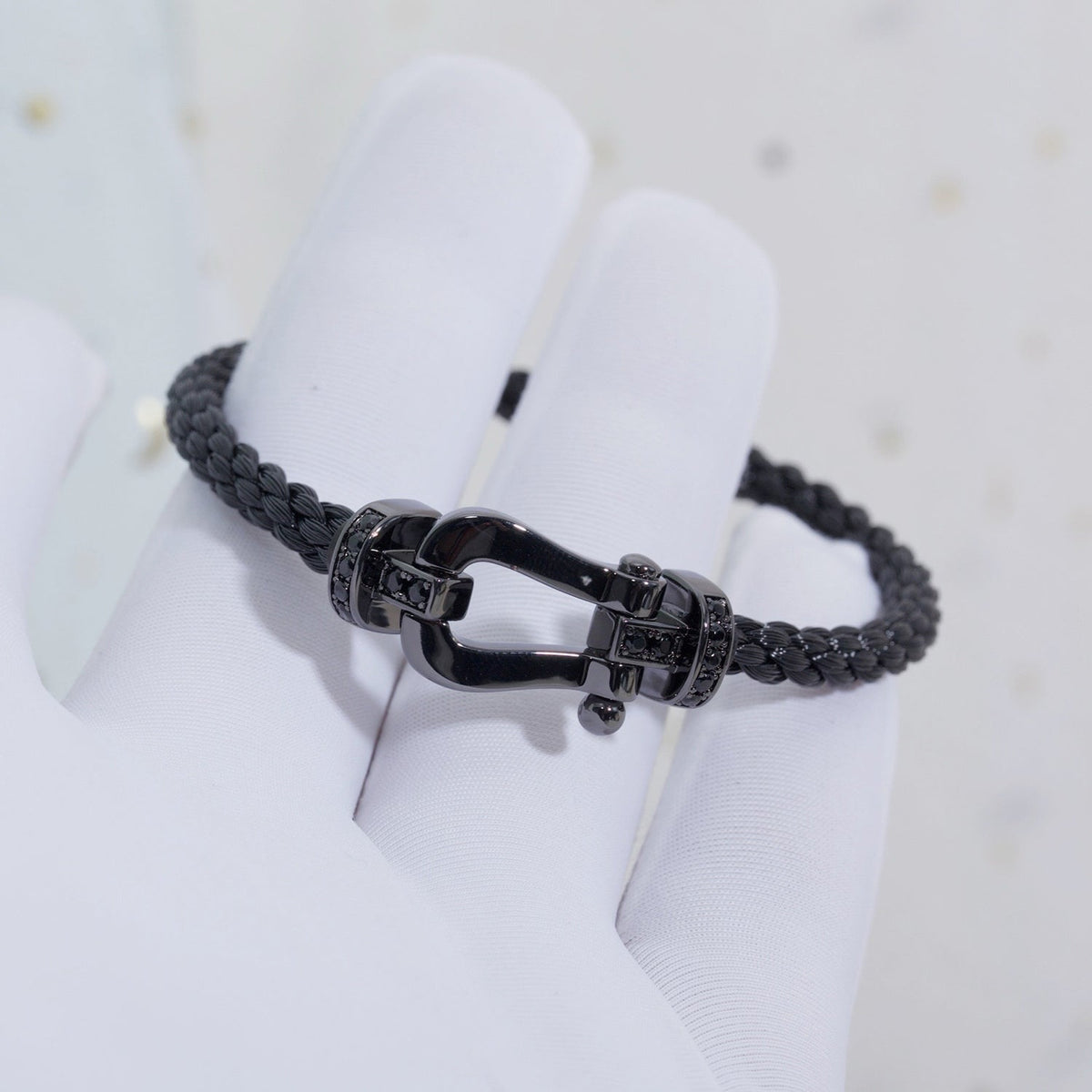 {
  "Elowen jewels": "Elowen jewels",
  "FORCE LARGE SERIES HORSESHOE BLACK SAMURAI BRACELET": "FORCE LARGE シリーズ ホースシュー ブラック サムライ ブレスレット"
}