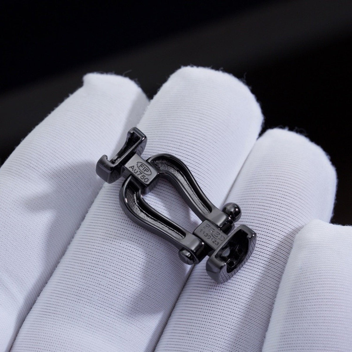 {
  "Elowen jewels": "Elowen jewels",
  "FORCE LARGE SERIES HORSESHOE BLACK SAMURAI BRACELET": "FORCE LARGE シリーズ ホースシュー ブラック サムライ ブレスレット"
}