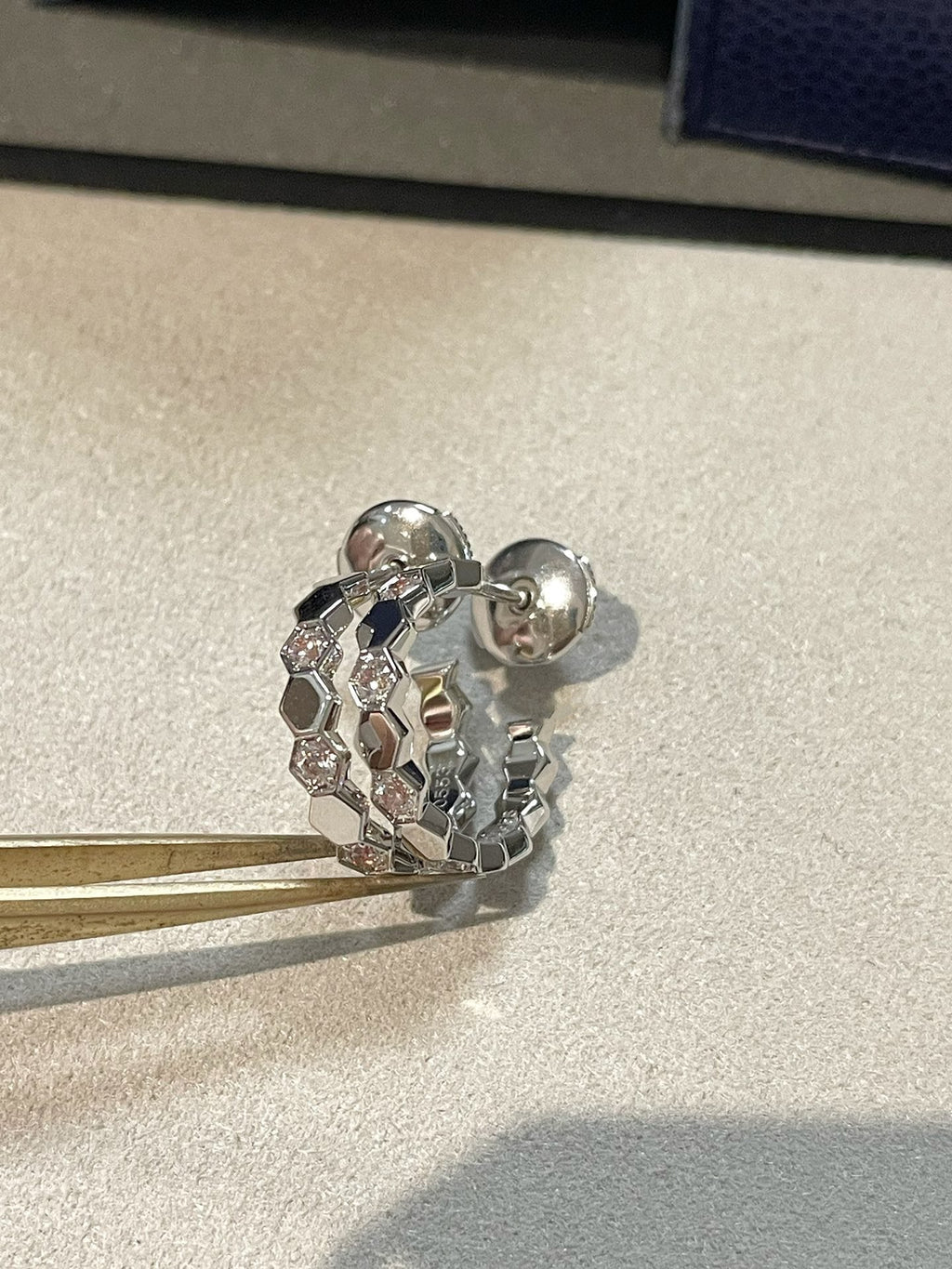[Elowen jewels ]Hollow Design Four-Leaf Clover Flower Shape Earrings