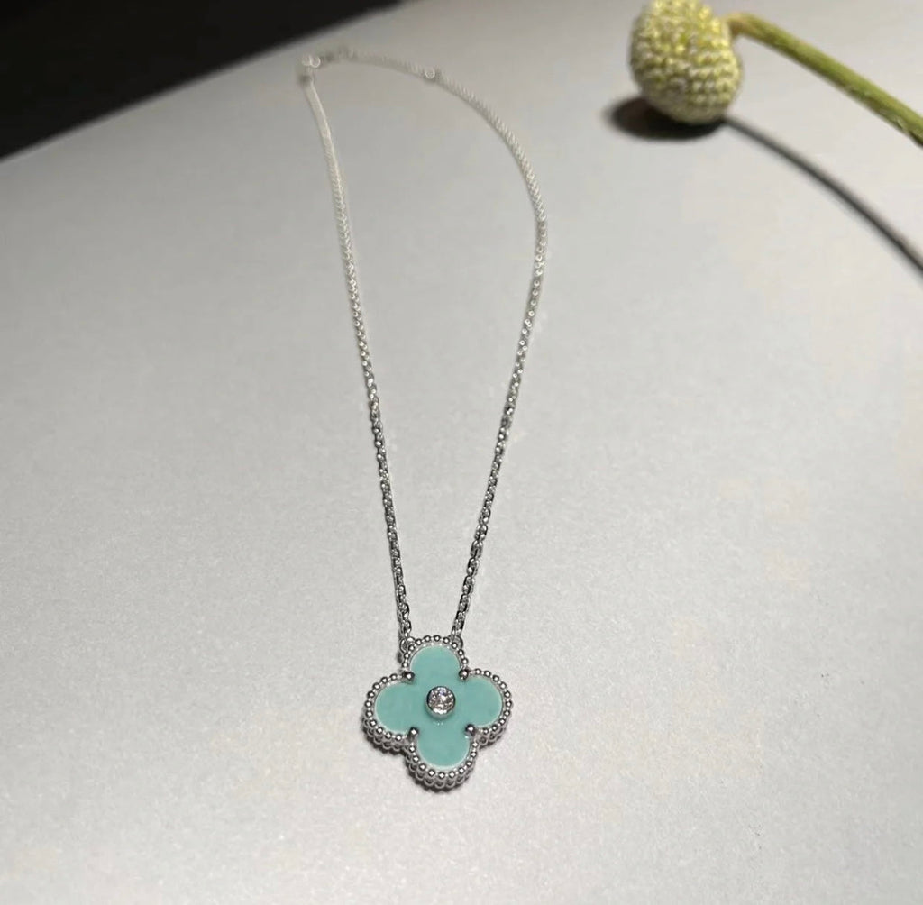 [Elowen jewels ]CLOVER 1 DIAMOND LIGHT BLUE SILVER NECKLACE