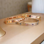[Elowen jewels]KLASSISCHES 6,1-MM-LOVE-ARMBAND, 10 DIAMANTEN, MEHRFARBIG