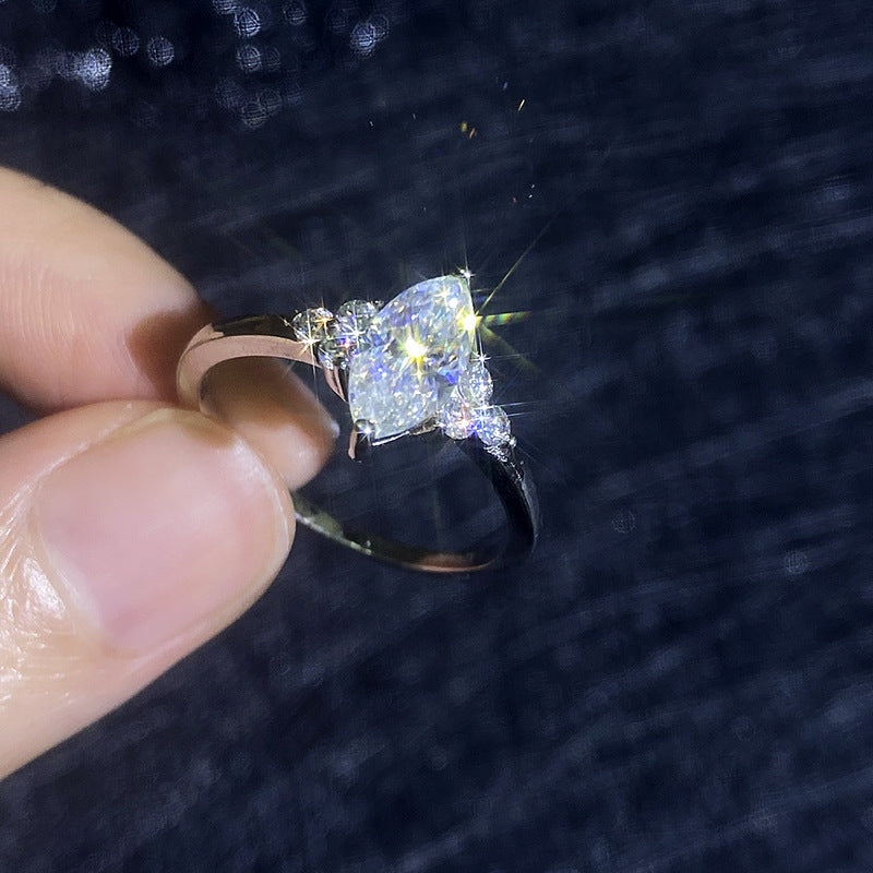 [Elowen]ELEGANT MARQUISE CUT MOISSANITE RING WITH SIDE ACCENTS
