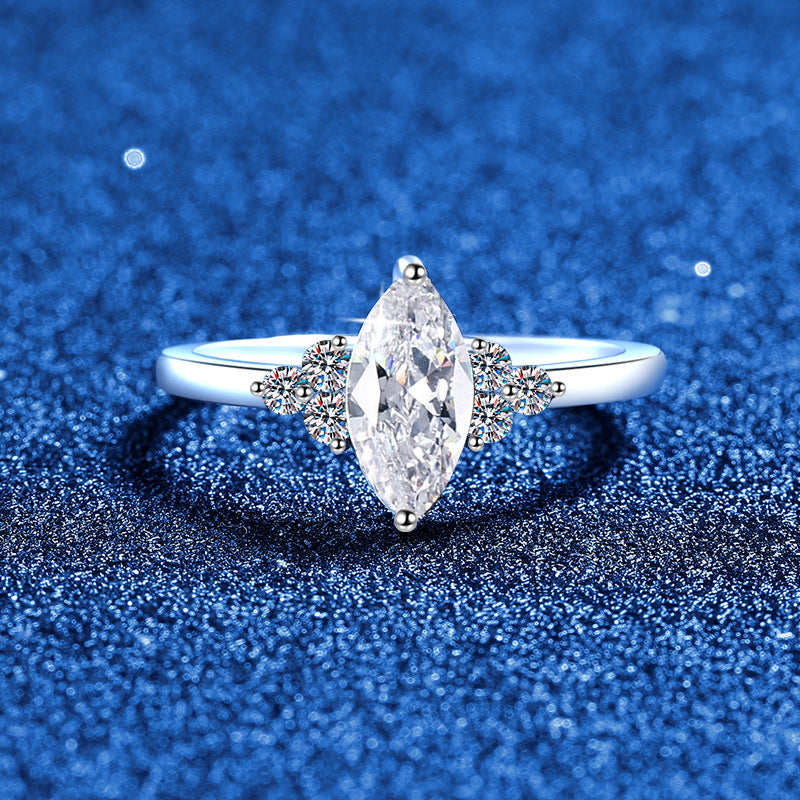 [Elowen]ELEGANT MARQUISE CUT MOISSANITE RING WITH SIDE ACCENTS