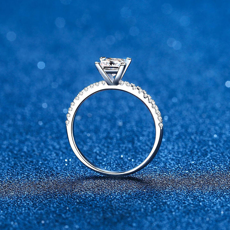 [Elowen]ELEGANTES VERLOBUNGSRING-MODELL MIT PRINZESS-SCHLIFF-MOISSANIT