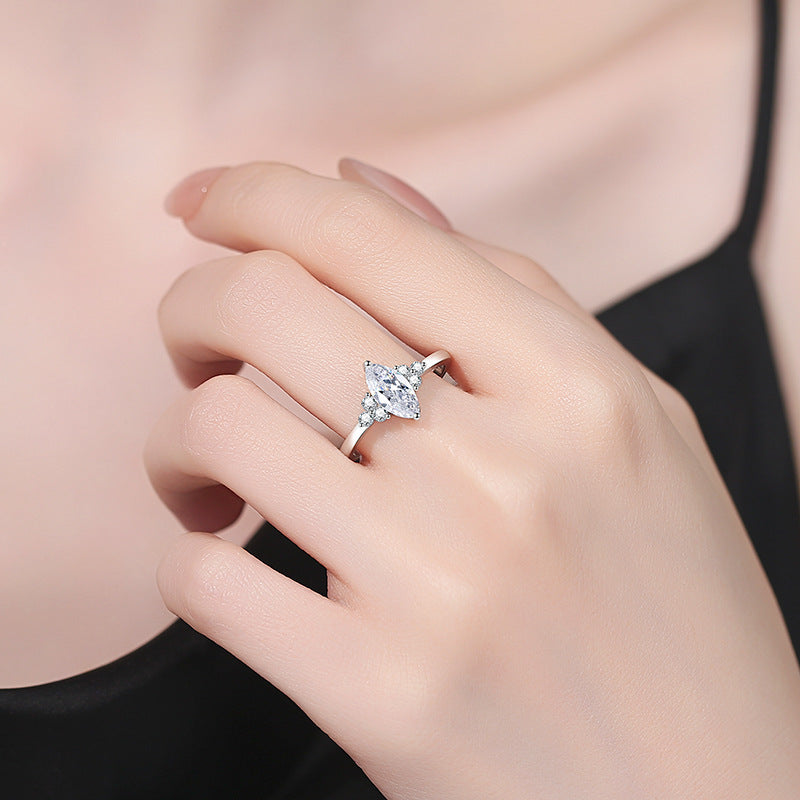 [Elowen]ELEGANT MARQUISE CUT MOISSANITE RING WITH SIDE ACCENTS
