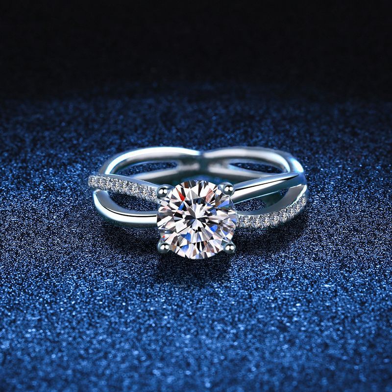 [Elowen]ELEGANT 4-PRONG CROSSOVER MOISSANITE ENGAGEMENT RING