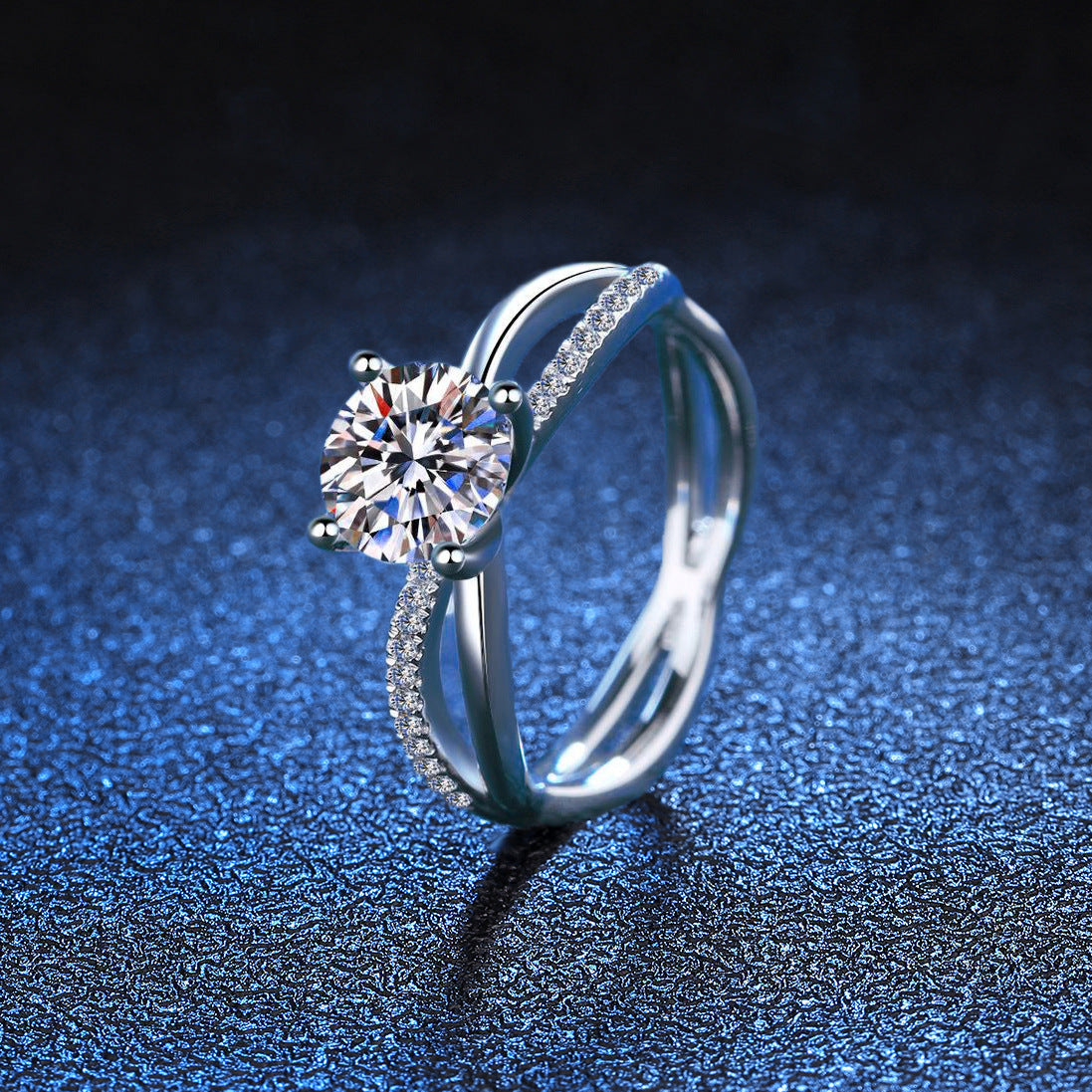 [Elowen]ELEGANT 4-PRONG CROSSOVER MOISSANITE ENGAGEMENT RING