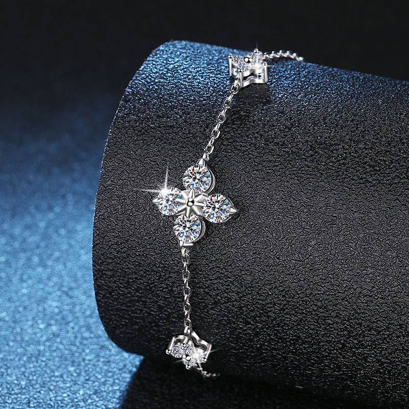 [Elowen]CLOVER LUCKY CHARM MOISSANITE BRACELET