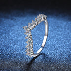 [Elowen]ELEGANT V-SHAPED CHEVRON MOISSANITE RING