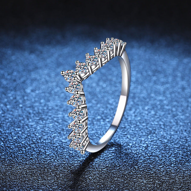 [Elowen]ELEGANT V-FÖRMIGER CHEVRON-MOISSANIT-RING