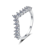 [Elowen]ELEGANT V-SHAPED CHEVRON MOISSANITE RING