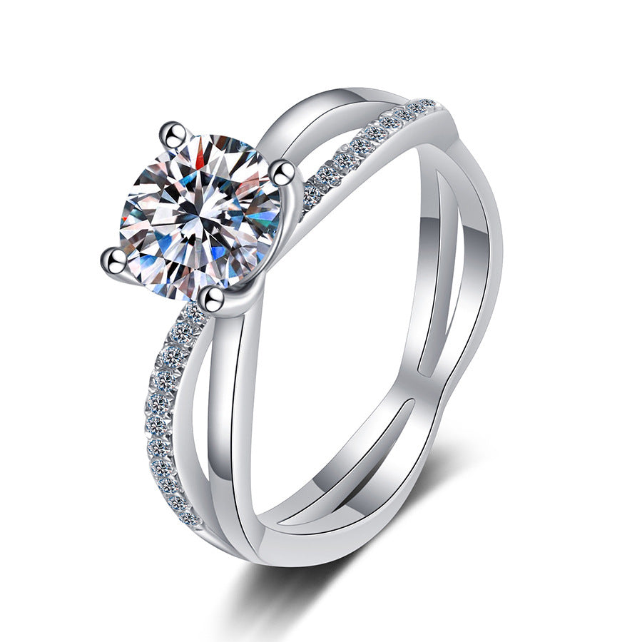 [Elowen]ELEGANT 4-PRONG CROSSOVER MOISSANITE ENGAGEMENT RING
