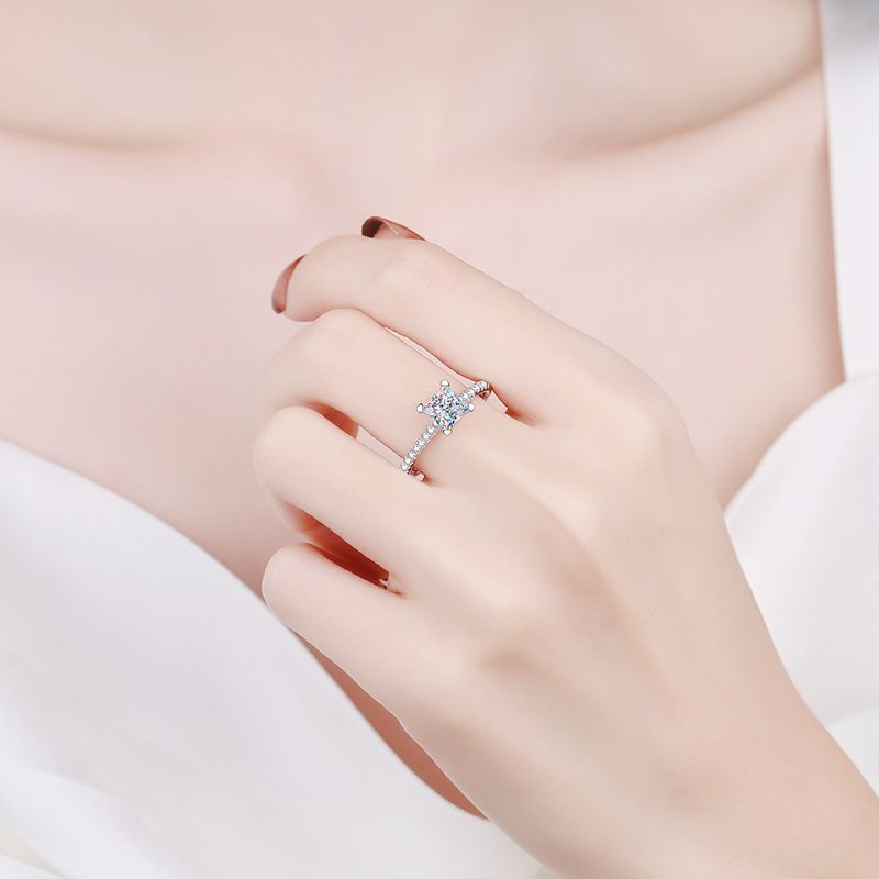 [Elowen]ELEGANTES VERLOBUNGSRING-MODELL MIT PRINZESS-SCHLIFF-MOISSANIT