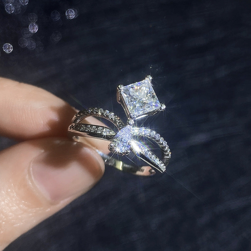 [Elowen]ELEGANT DOUBLE-TWISTED MOISSANITE RING