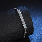[Elowen]SMILING CURVE MOISSANITE BRACELET