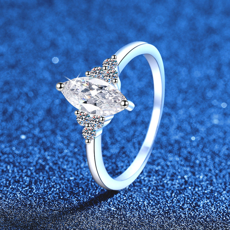 [Elowen]ELEGANT MARQUISE CUT MOISSANITE RING WITH SIDE ACCENTS