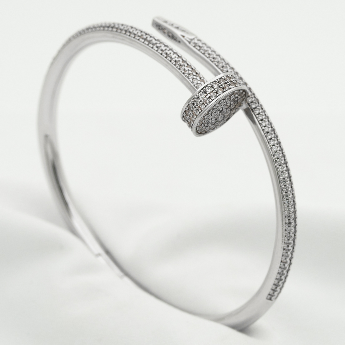 {
"Elowen jewels": "Elowen jewels",
"JUSTE BRACELET 3.5MM ALL DIAMONDS": "JUSTE ARMBAND 3,5 MM VOLL BESETZT MIT DIAMANTEN"
}