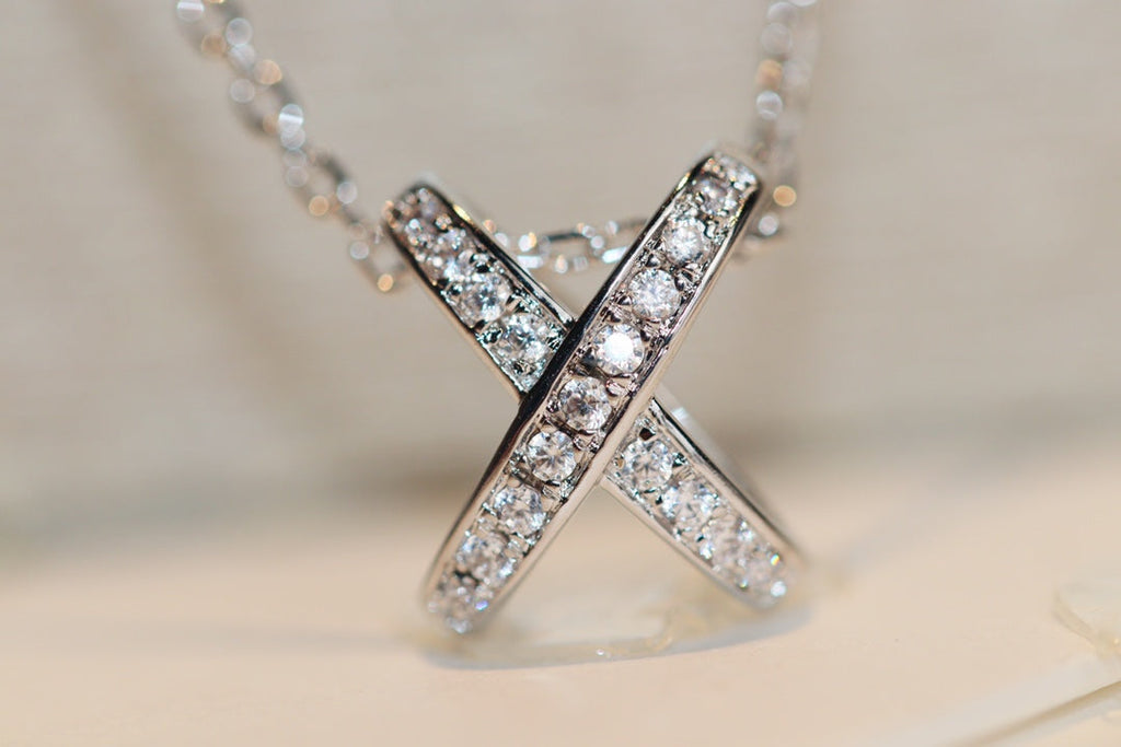 {
  "Elowen jewels": "Elowen Schmuck",
  "JEUX DE DIAMOND NECKLACE": "JEUX DE DIAMANT HALSKETTE"
}